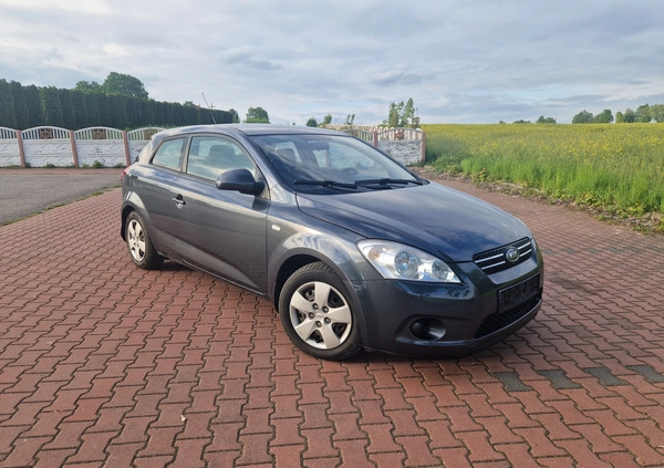 Mazda 3 cena 13900 przebieg: 179000, rok produkcji 2010 z Bodzentyn małe 154